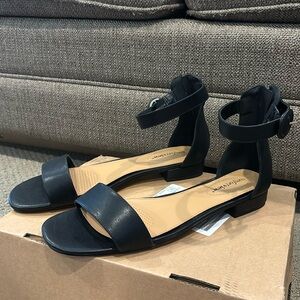 Comfortview Alora Black Ankle Strap Sandals Size 10M (New In Box)